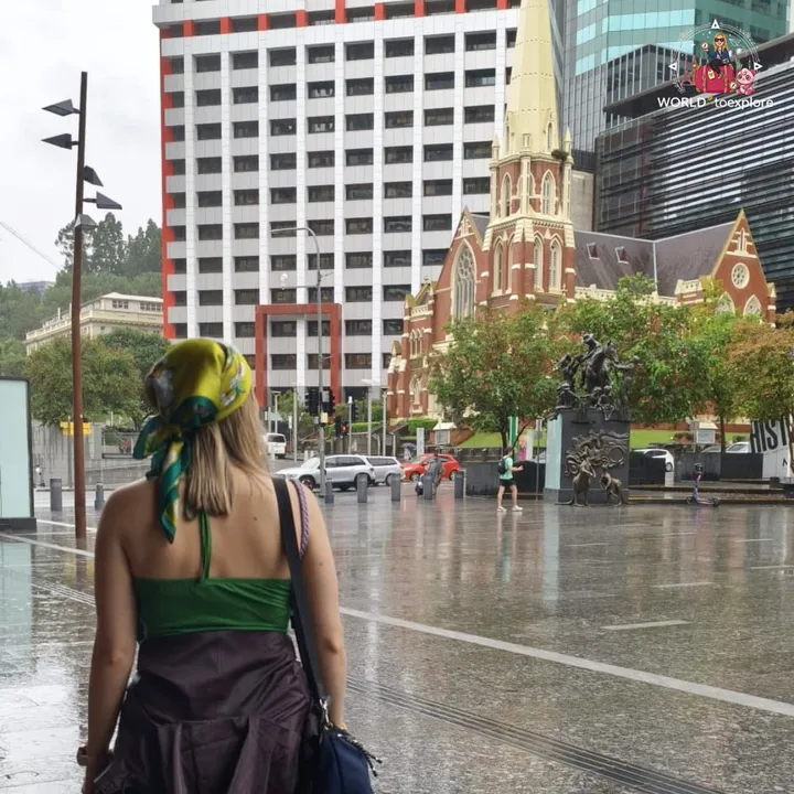 Walking through central Brisbane in the rain, towards Albert Street Uniting Church and the Anzac Square memorial