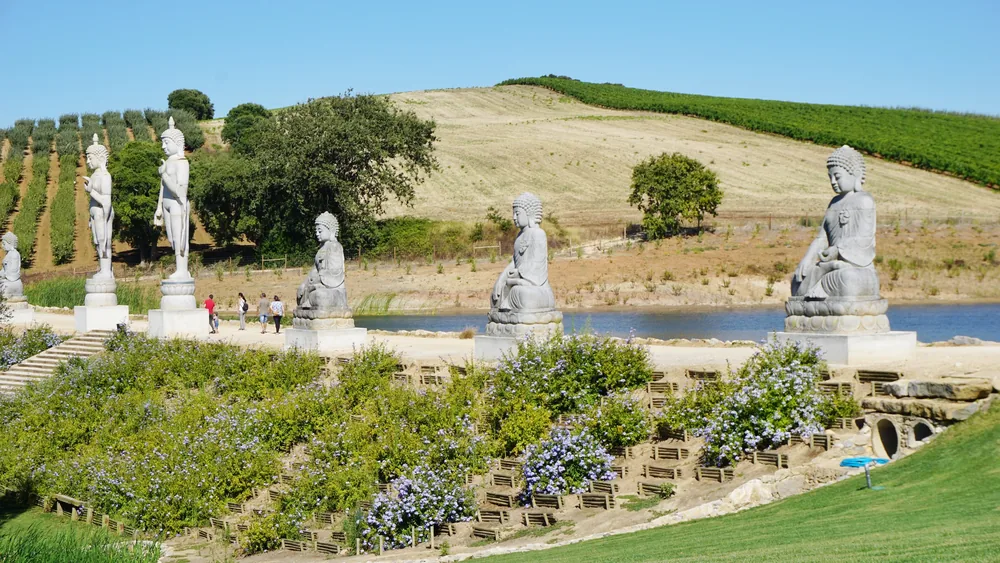 Bacalhôa Buddha Eden Buddhas Peace Garden Park Bombarral Portugal Conhecer Visitar