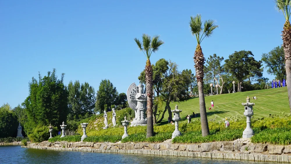 Bacalhôa Buddha Eden Buddhas Peace Garden Park Bombarral Portugal Conhecer Visitar