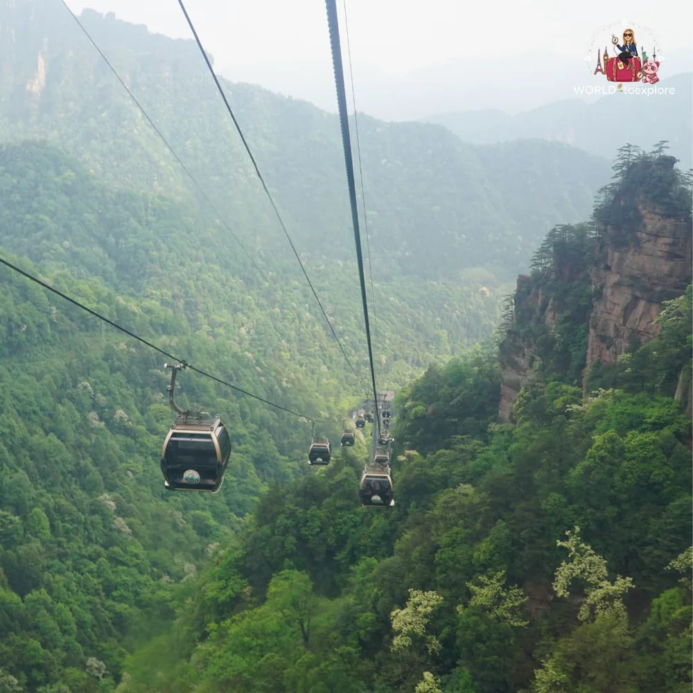 Teleférico sobre as montanhas da Montanha Tianmen, Zhangjiajie