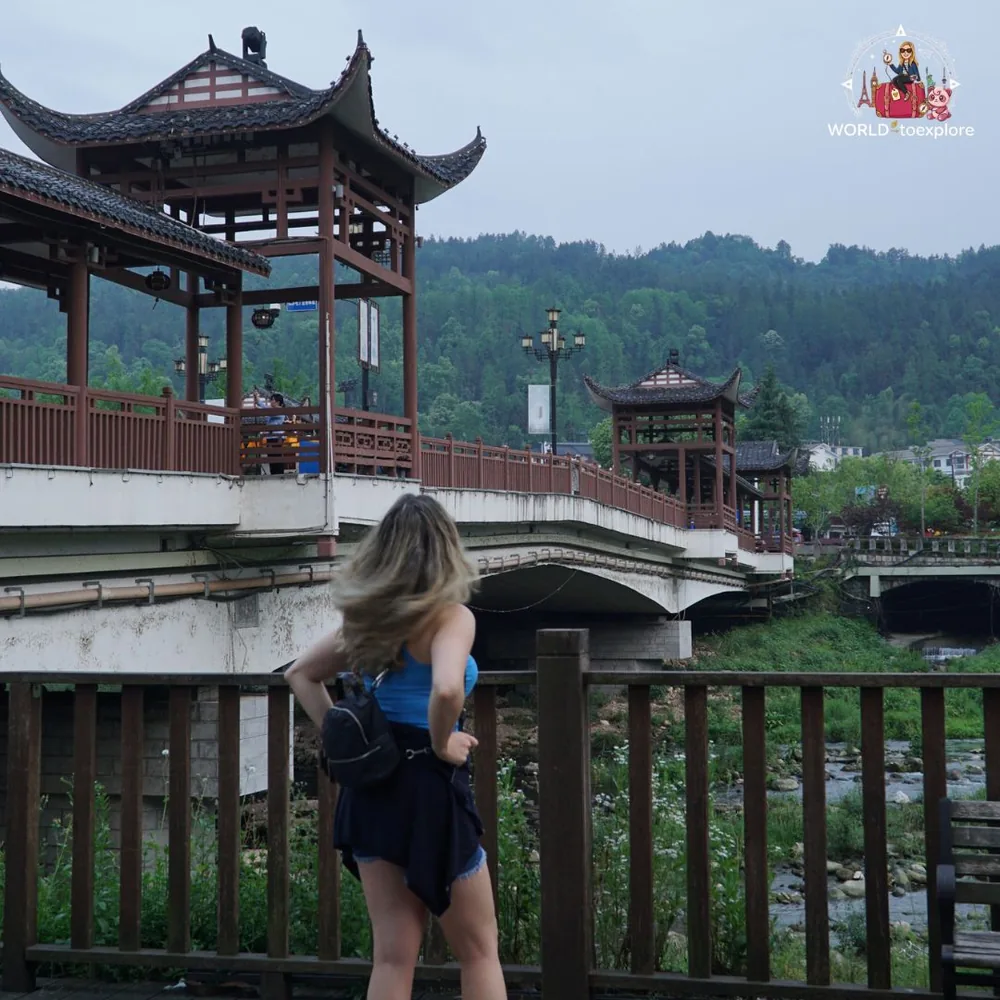 Ponte nas montanhas de Zhangjiajie, China