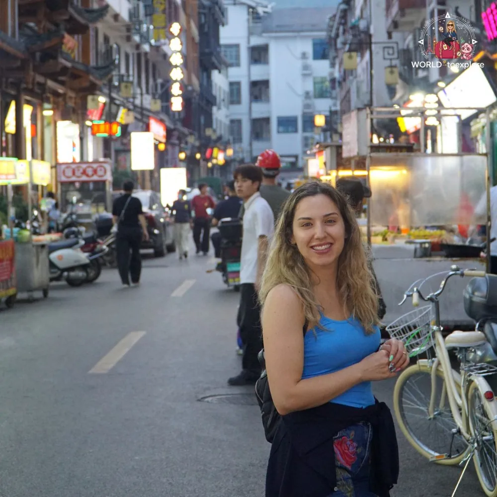 Rua em Zhangjiajie, China