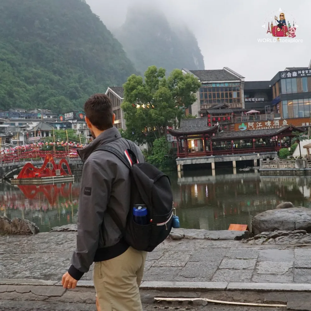 Vila ribeirinha entre montanhas cársicas, Guilin