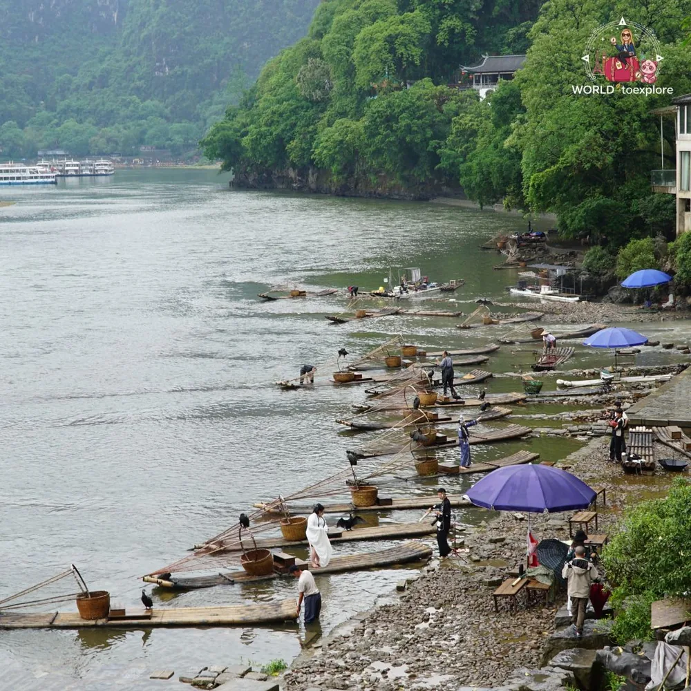 Rio Li com montanhas cársicas e jangadas de bambu, Guilin