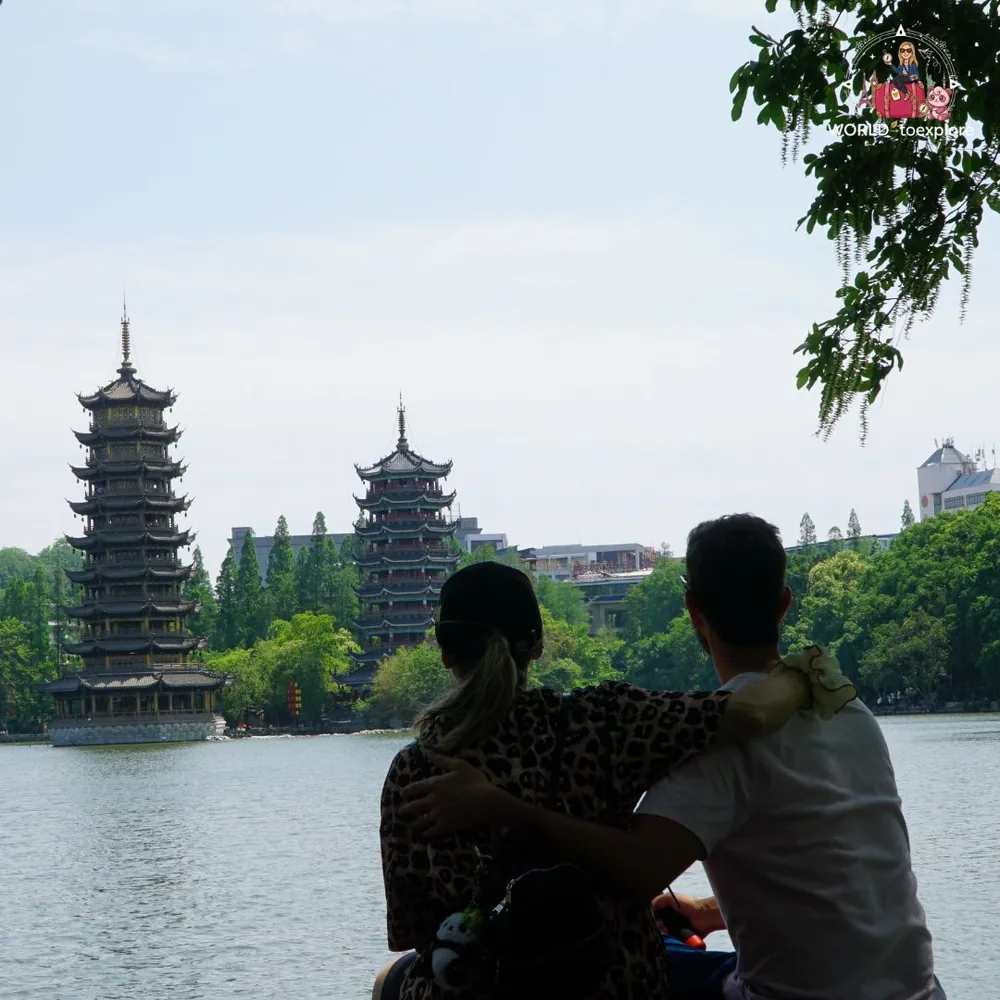 Pagodes do Sol e da Lua no Lago Shanhu, Guilin