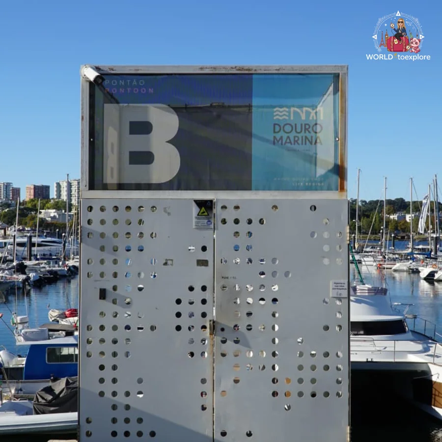 Sign for pontoon B at Douro Marina, the Wondy's boarding point, with the marina behind it