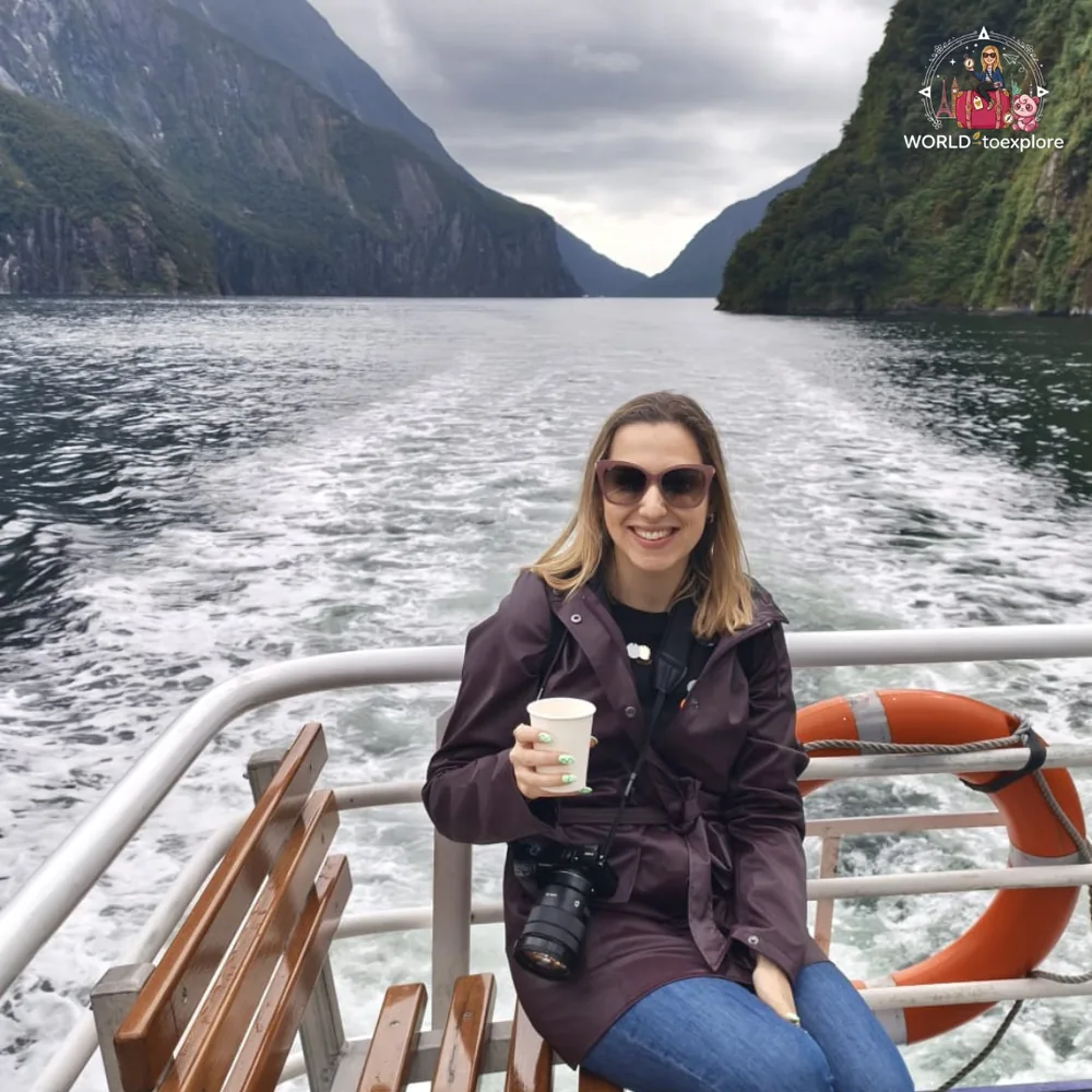 Cruise through the Milford Sound fjord