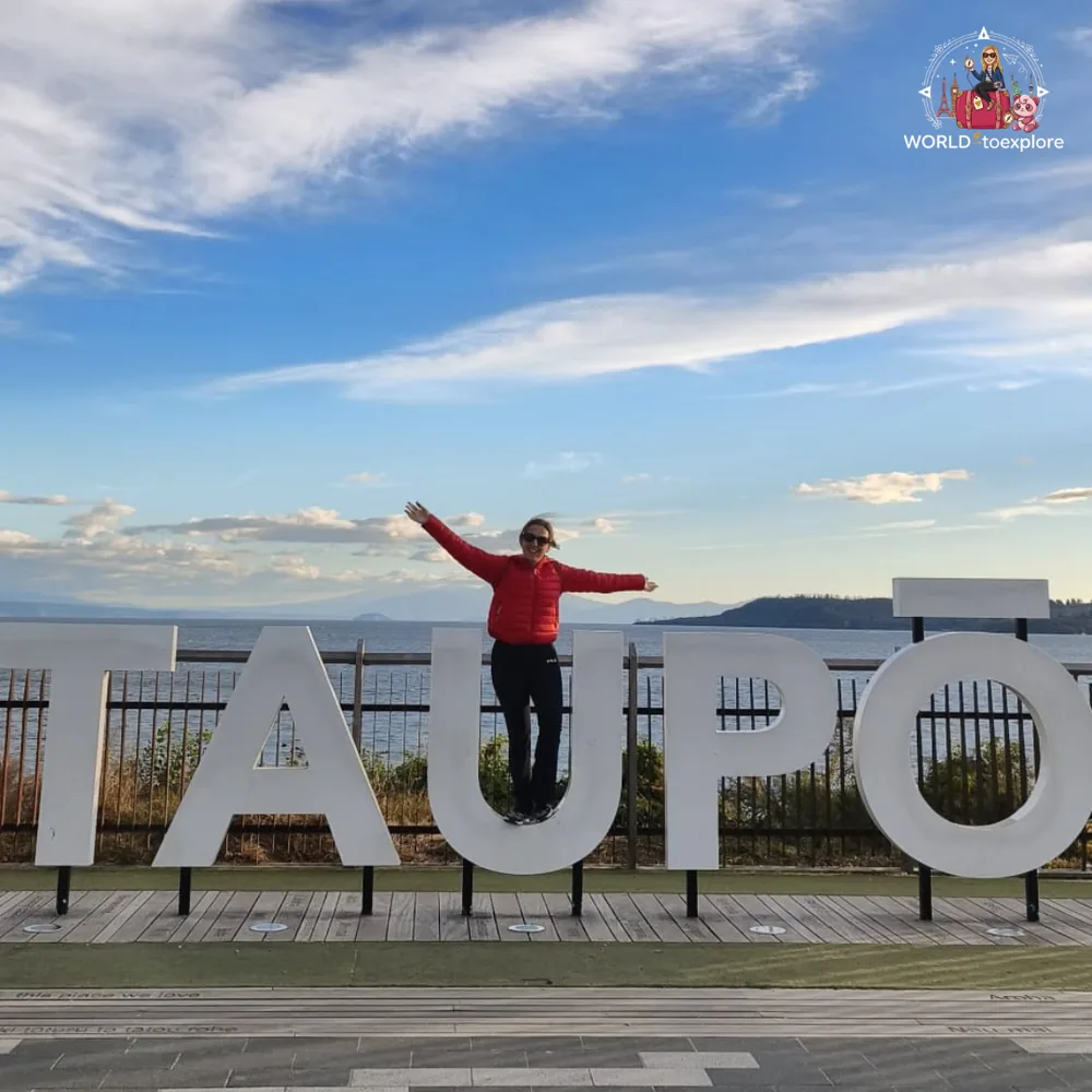 The Taupō sign, by the lake