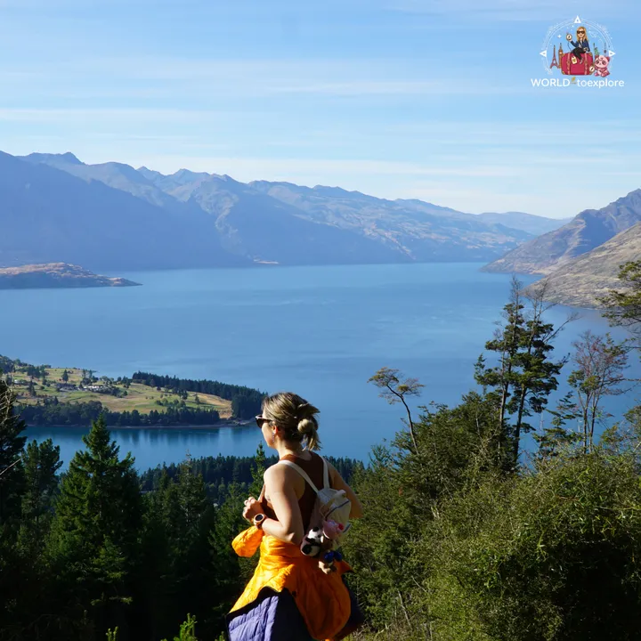 The author seen from behind looking at Lake Wakatipu, wearing a small backpack