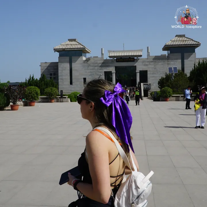 The author walking towards the museum building of the Terracotta Army